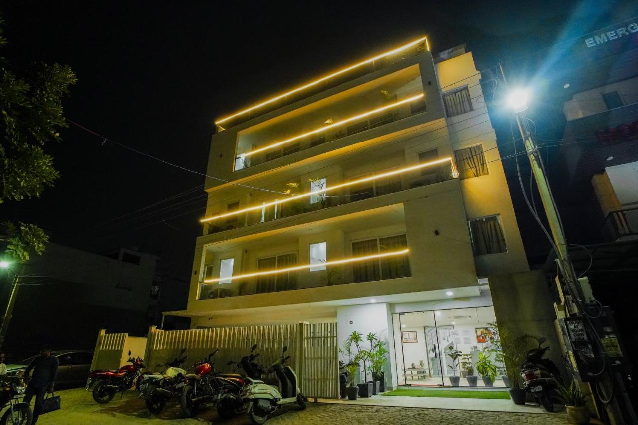 Saltstayz Sector 52 - Ardee City Mall Гургаон Экстерьер фото